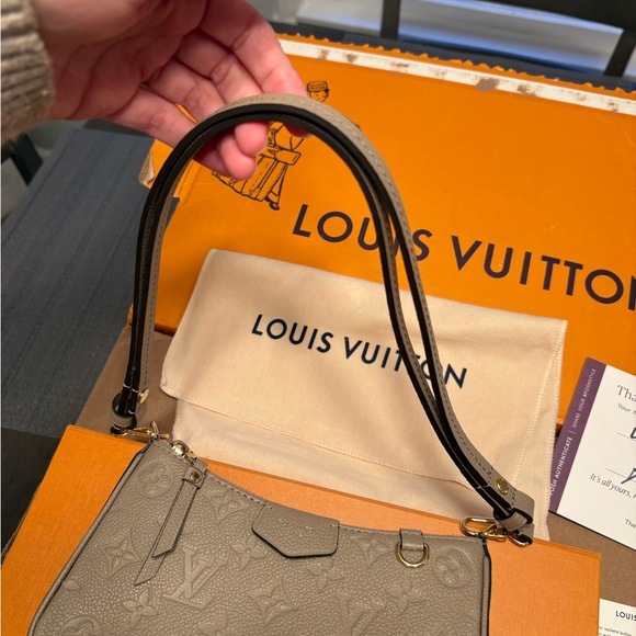 Louis Vuitton Easy Pouch on Strap Turtledove (greige) - Picture 6 of 13